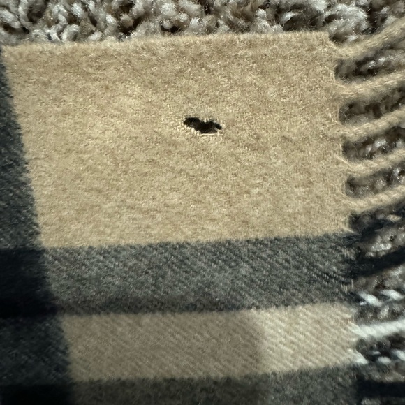 Authentic Burberry Preloved Cashmere Scarf 🧣 - Picture 8 of 12